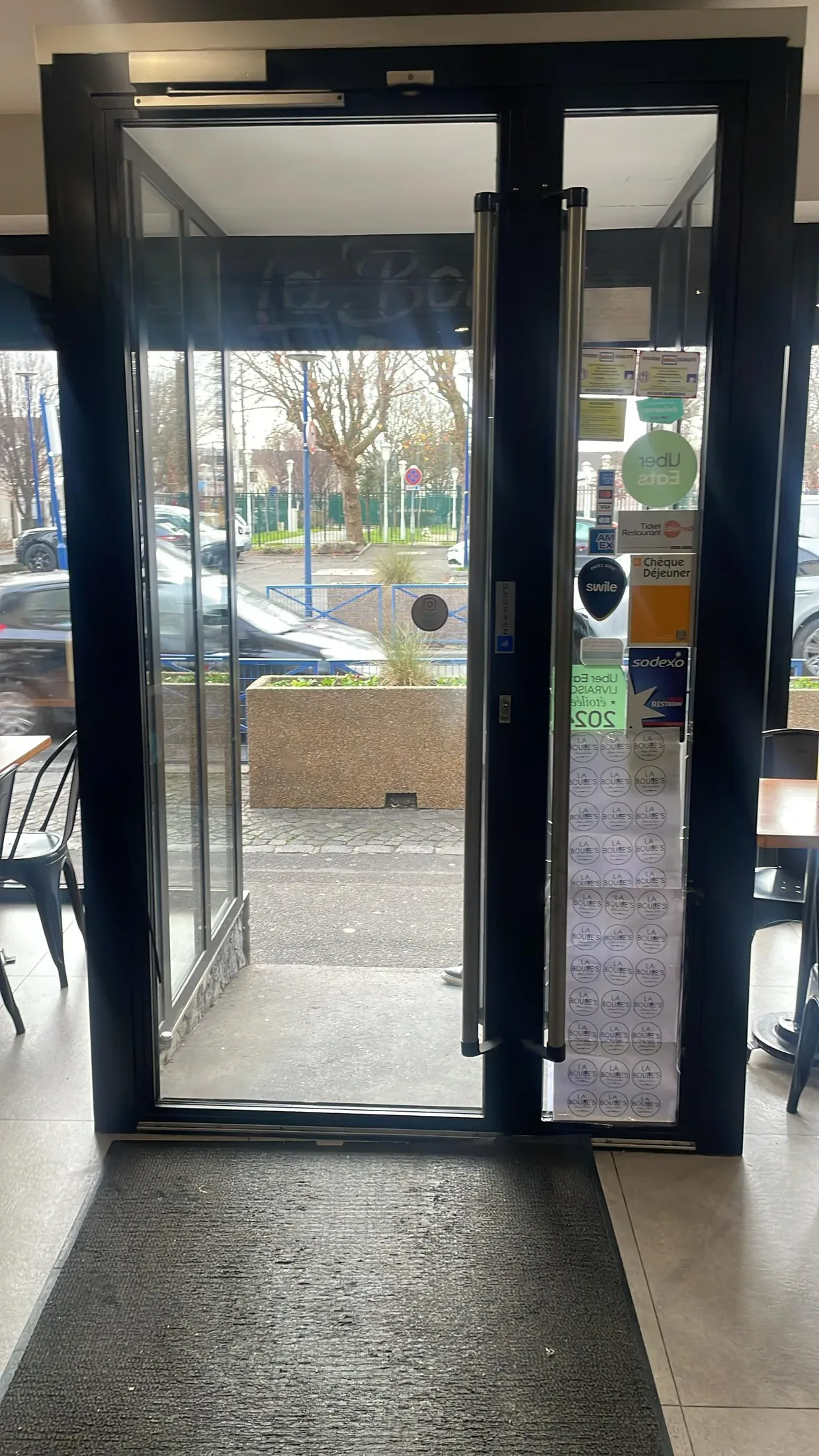 Double porte vitrée d'entrée de commerce