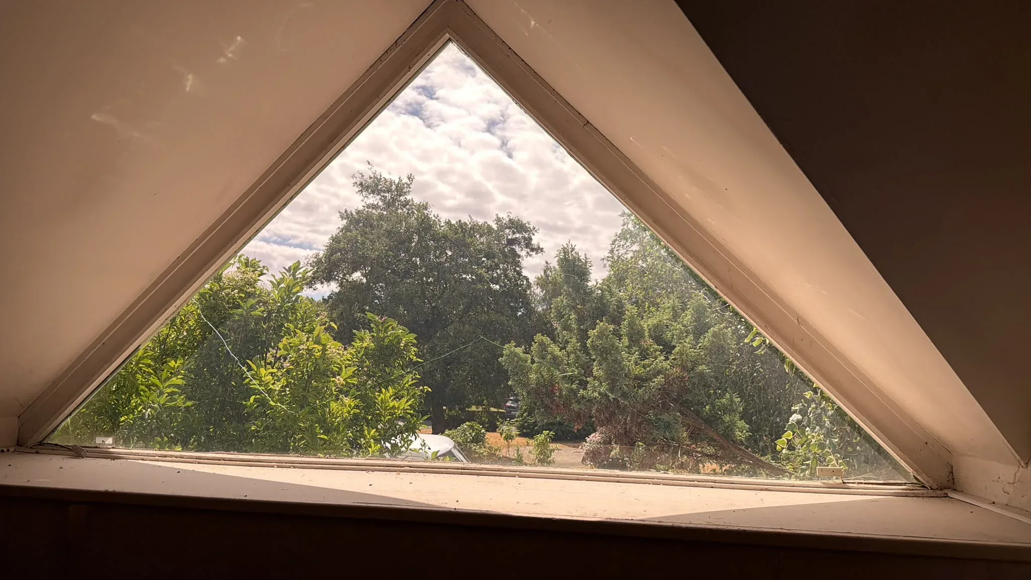 Fenêtre triangulaire de comble, vitrage sur mesure