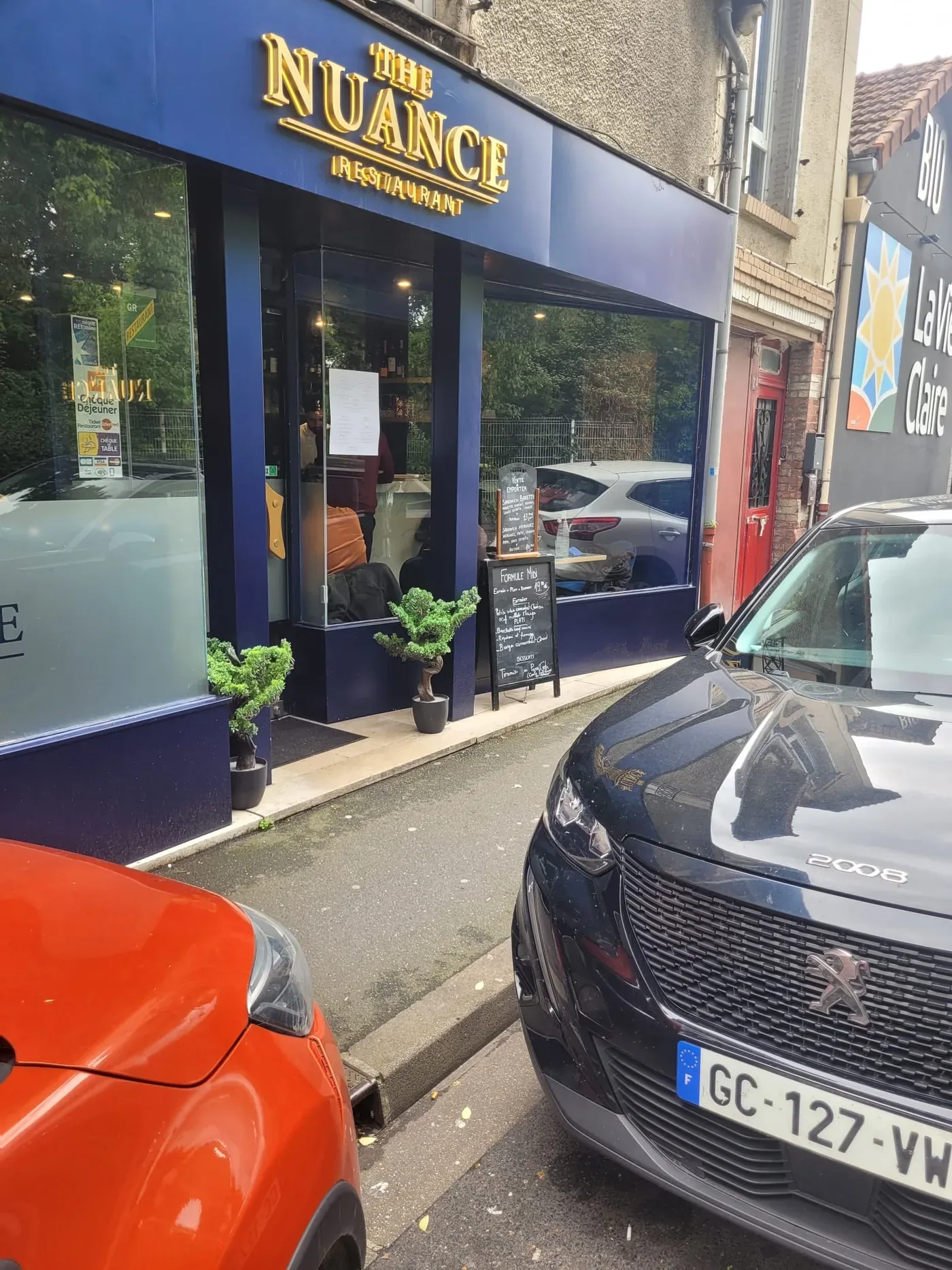 Vitrine de restaurant en devanture